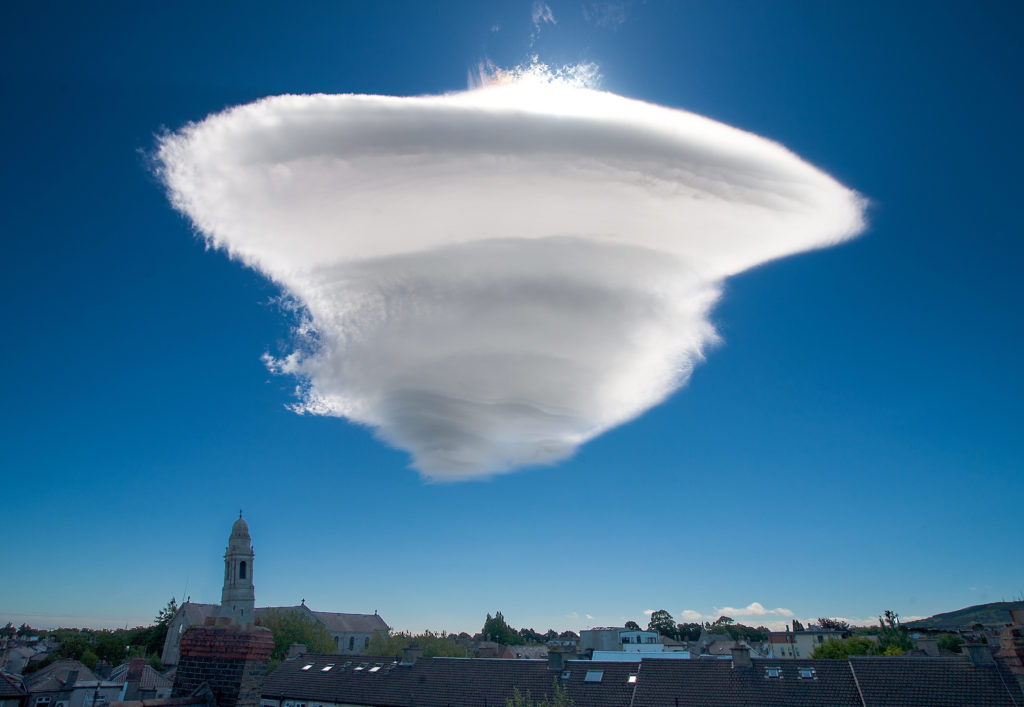  Détails du fichier joint Lenticular_Cloud_over_Harolds_Cross_Dublin_Ireland_30-6-15-scaled